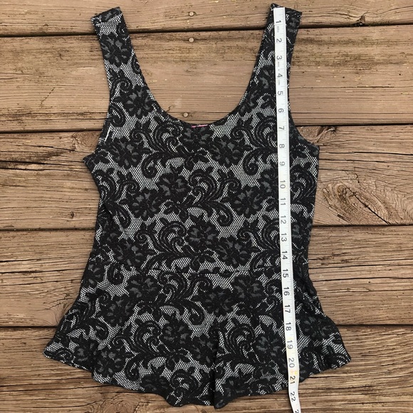 peplum top with patterned design - Picture 4 of 4